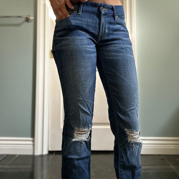 Low Rise Guess Ripped Jeans - Picture 5 of 5